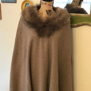 🍑Timelessly Elegant Fur Cape